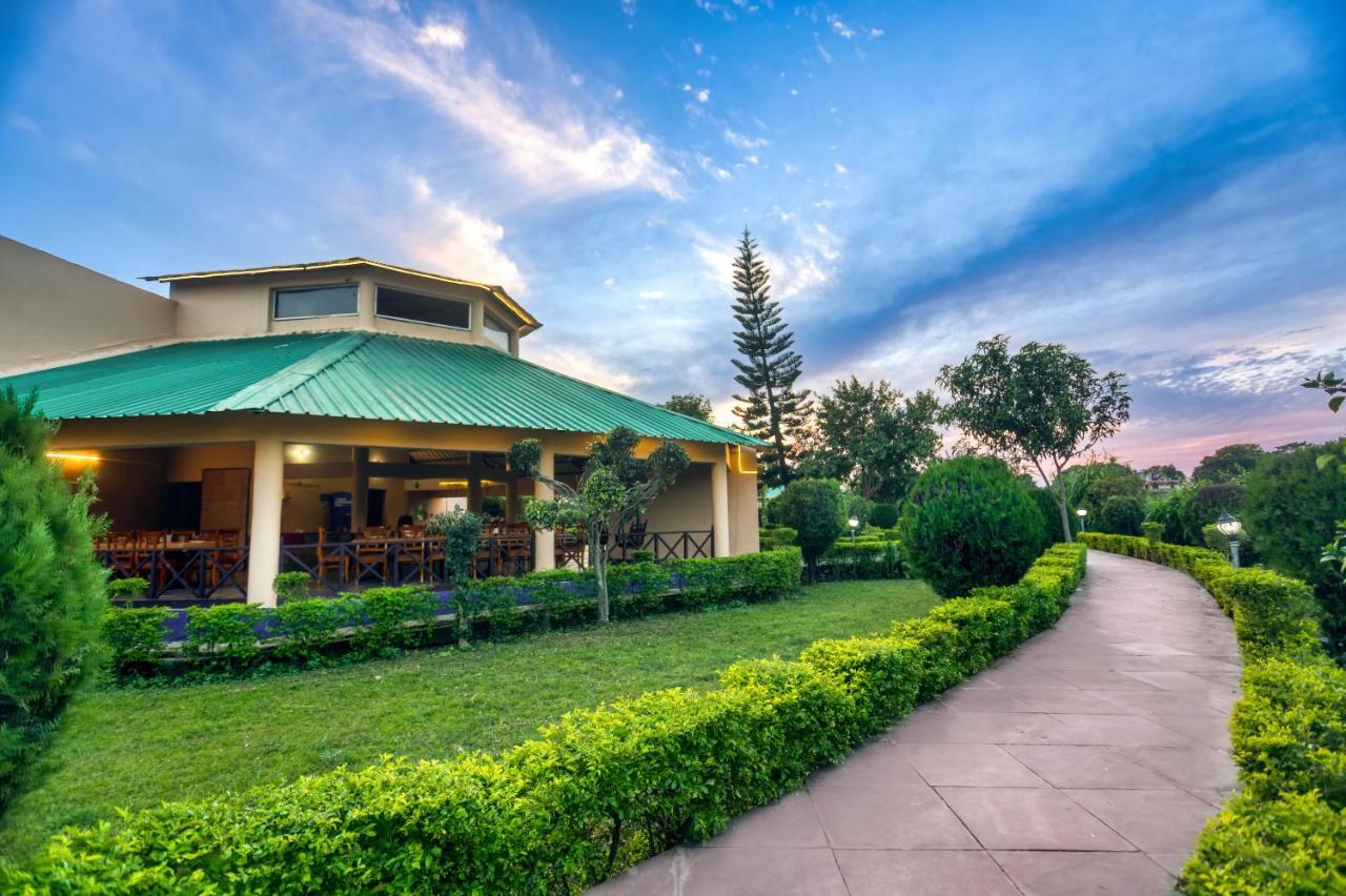 Tusk And Roar Corbett Resort, Jim Corbett ラムナガル エクステリア 写真